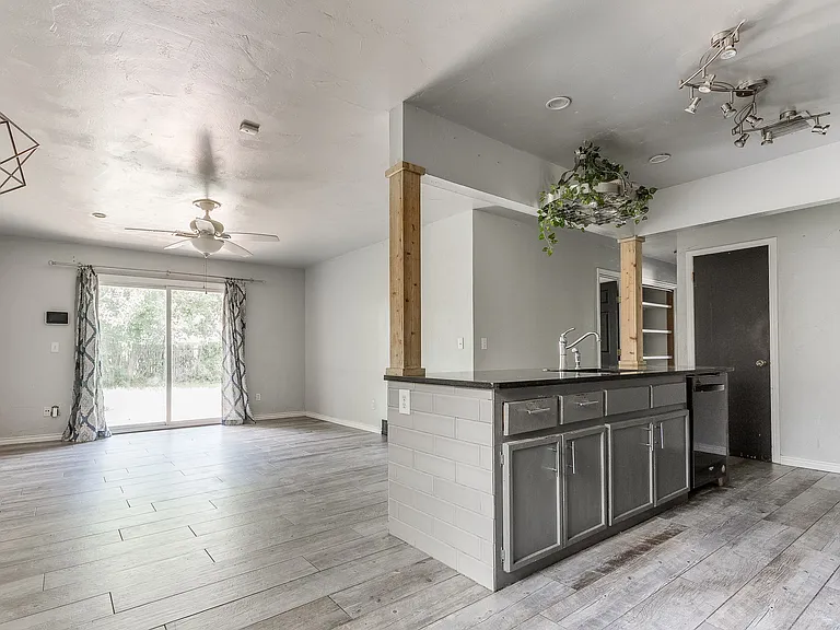 105 Paul Ave — Photo 24