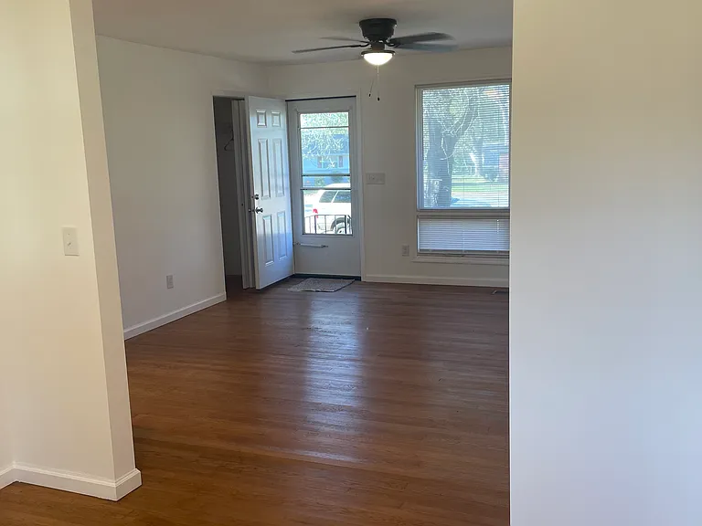 4006 Eastwood Dr — Photo 3