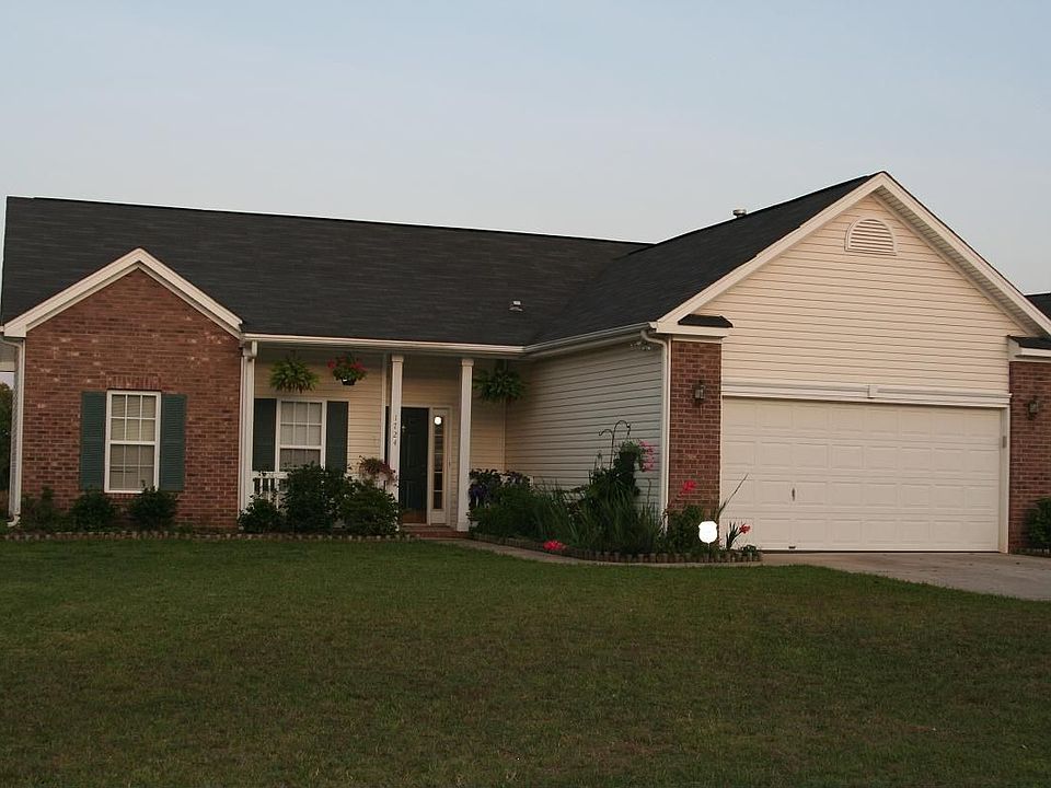 Lovely 3 bedroom - 2 bath Ranch