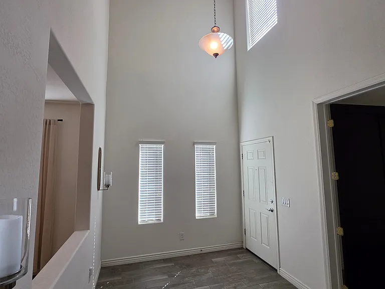 2756 E Hickory St — Photo 2