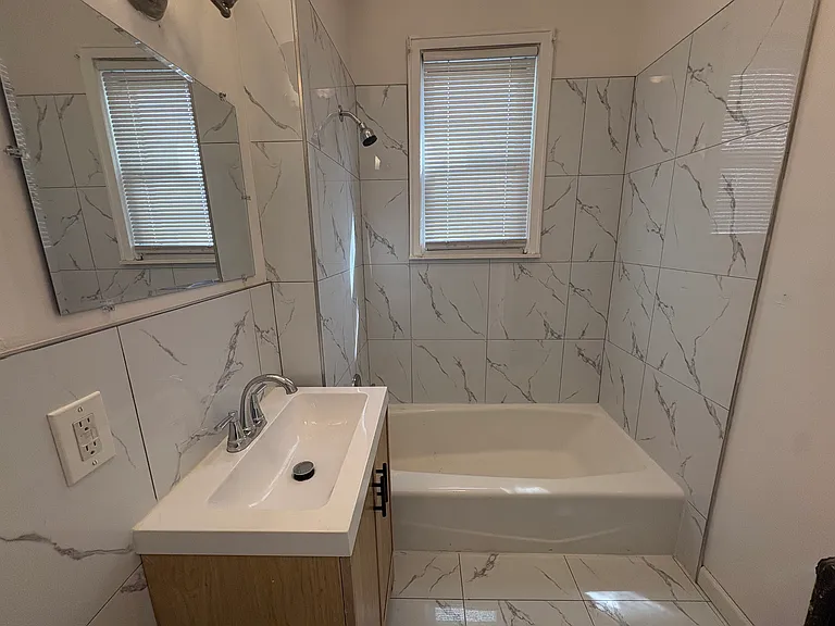 105 N 15th St #1R — Photo 6