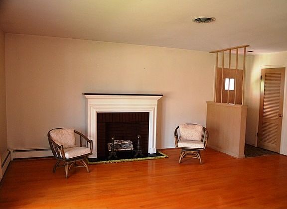 3rd image of 5545 Oakdale Dr