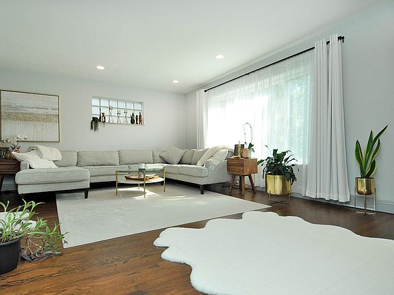 3rd image of 4912 Jamieson Ave #2