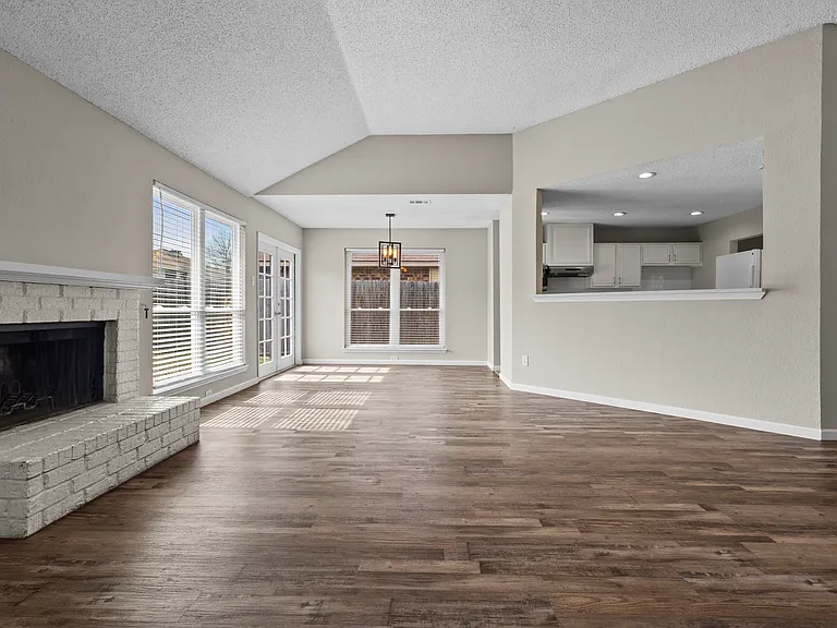 2847 Red Oak Dr — Photo 3