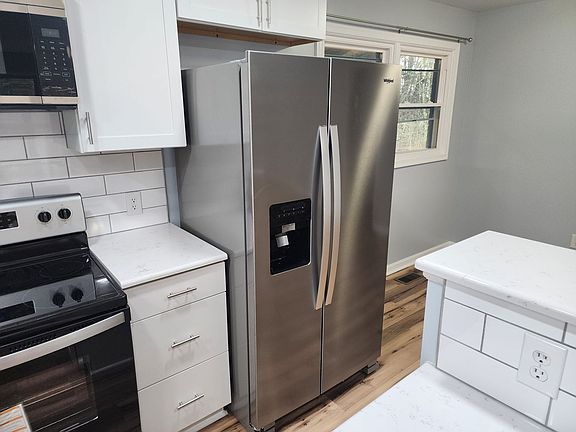 4th image of 203 Inman Rd