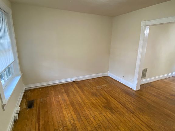 4th image of 3118 Kensington Ave APT 2