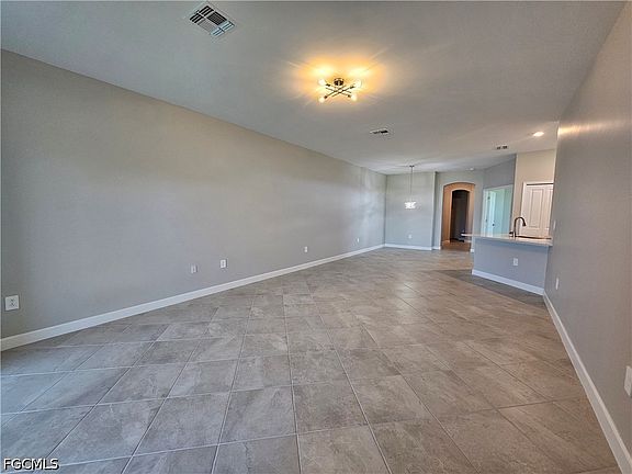 4th image of 20501 Hazelnut Ct S
