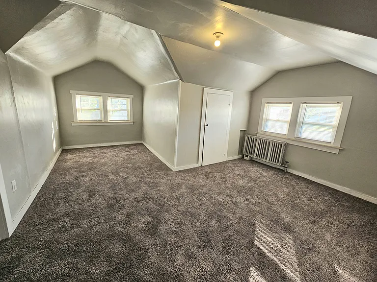 867 Farnham Ave — Photo 30