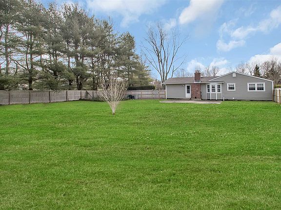 2nd image of 5 Spyglass Ln
