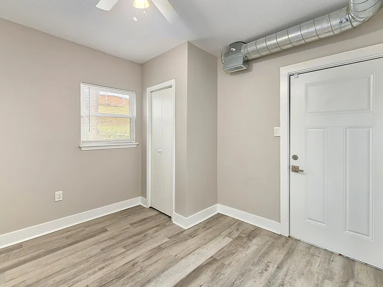 2313 Michigan Ave — Photo 13