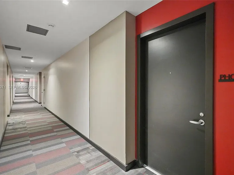 151 SE 1st St #Penthouse 04 — Photo 6