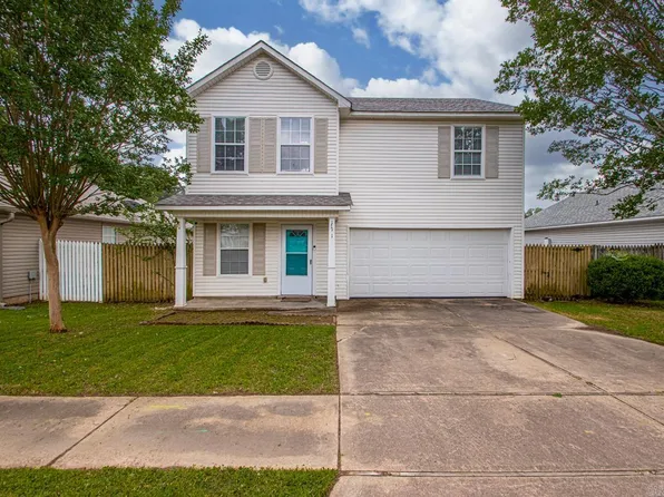 111 Village Dr, Benton, AR 72015