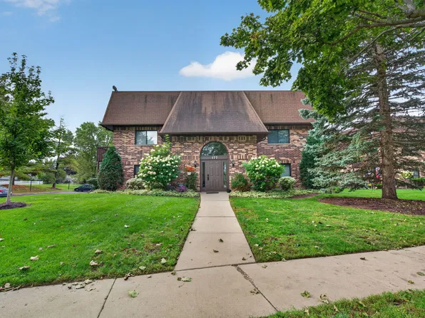 177 Uteg St APT 104C, Crystal Lake, IL 60014