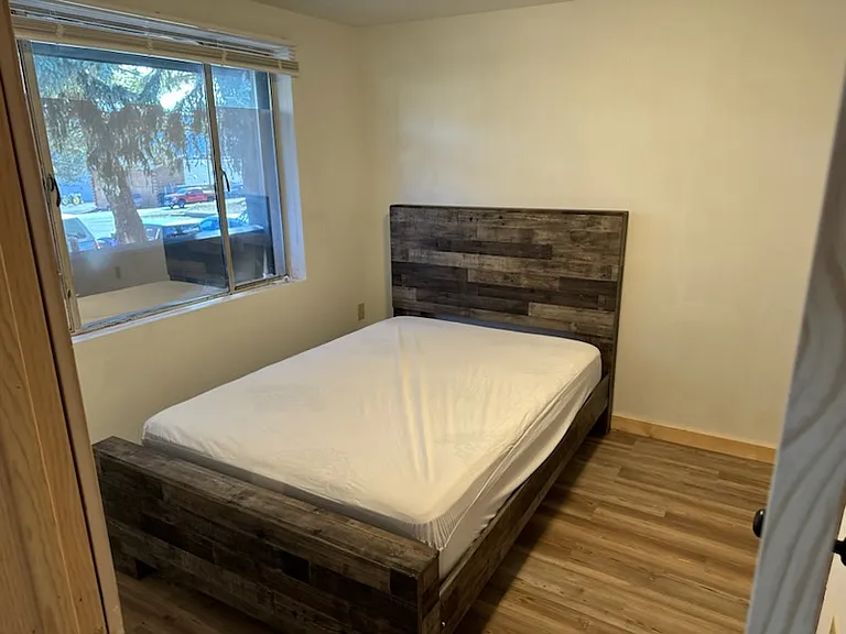 811 W Lorraine Ave #6 — Photo 4