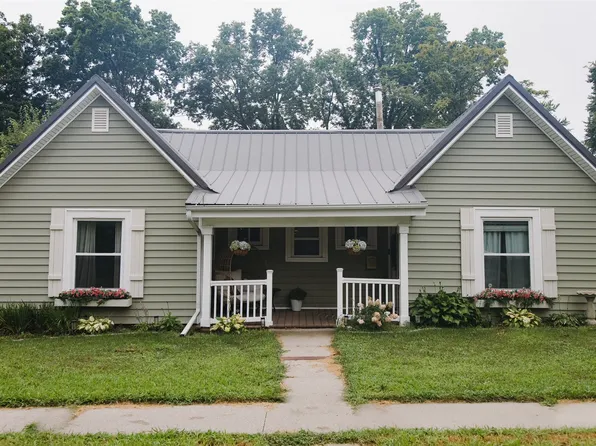 306 E Buchanan St, Winterset, IA 50273
