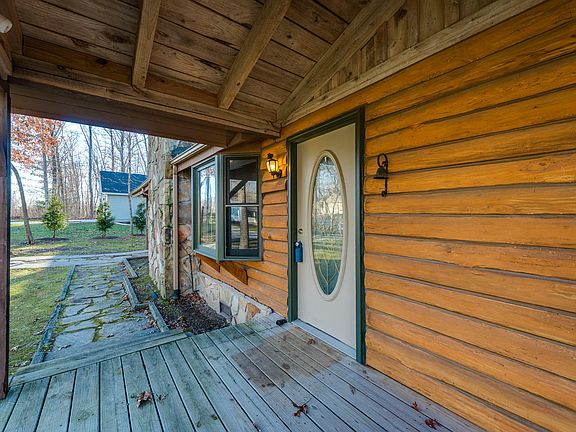 3rd image of 112 Camelot Ln