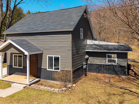 3rd image of 634 County Rd