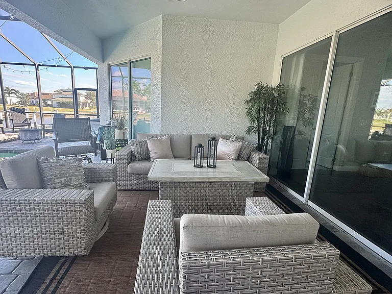 Lanai Sitting Area, Fire pit table