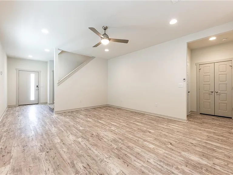 8304 Mimi Ln — Photo 9