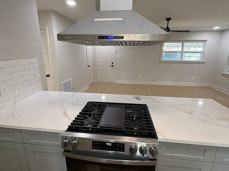 237 S Fairfax Dr — Photo 7