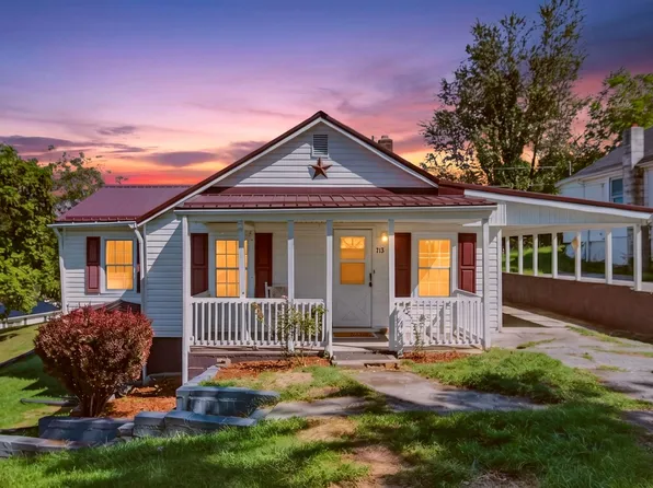 713 Elizabeth St, Pulaski, VA 24301