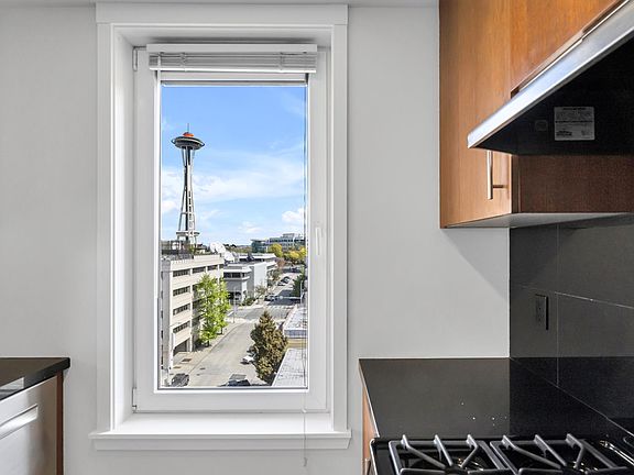 5th image of 2721 1st Ave Unit 905
