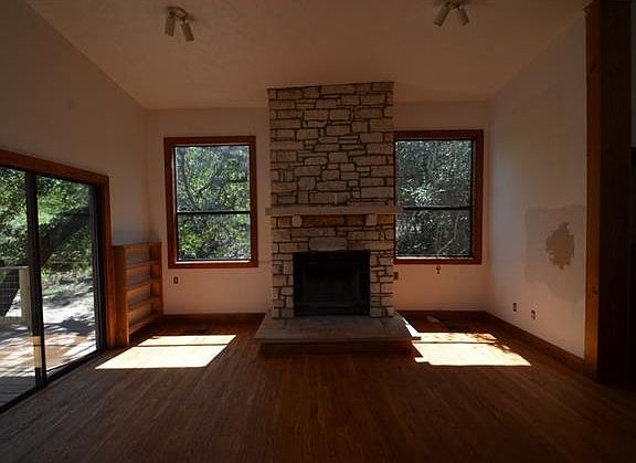 3rd image of 209 Kestrel Ln