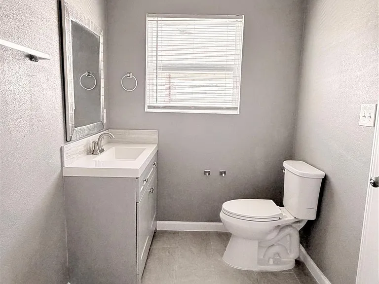 6 Burr St #1/2 — Photo 12