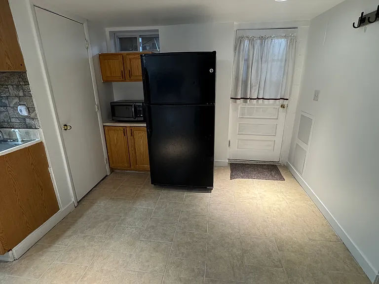 827 Meadow Rd — Photo 6