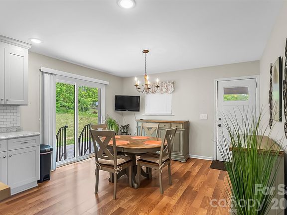 5th image of 1573 11th St NW