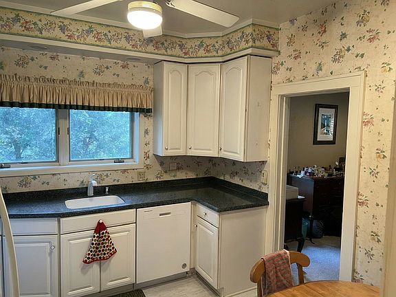 5th image of 539 Meadow Ln