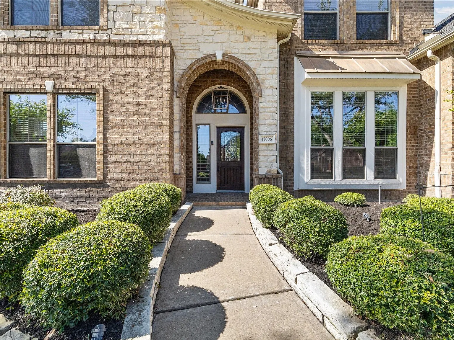 4 bed, 5.0 bath, 3772 sqft, $4,000 — Photo 3