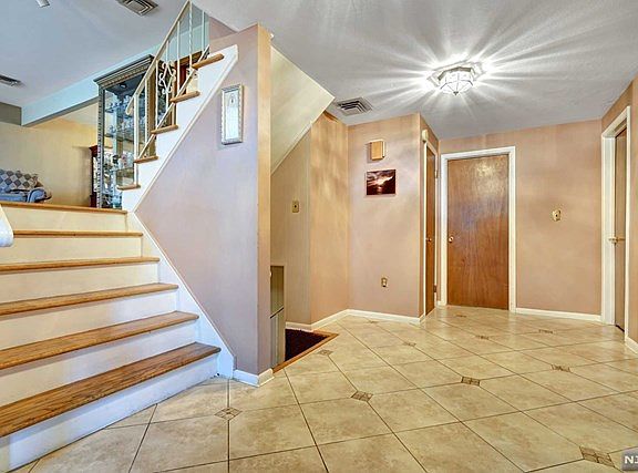 4th image of 617 Taco Ave