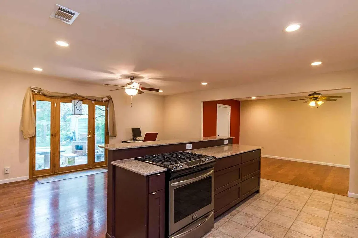 Building Photo - 1207 Fieldcrest Dr