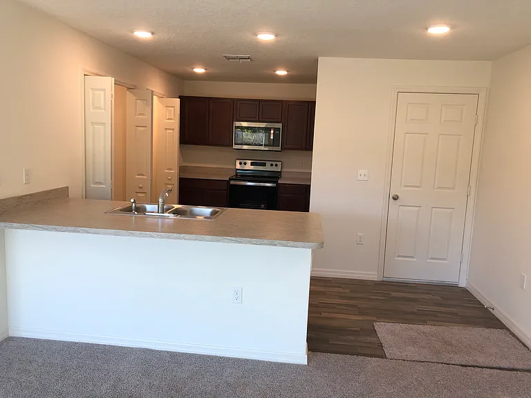 2937 SW Skyline St — Photo 7