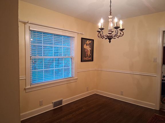4th image of 211 W Red Bud Rd