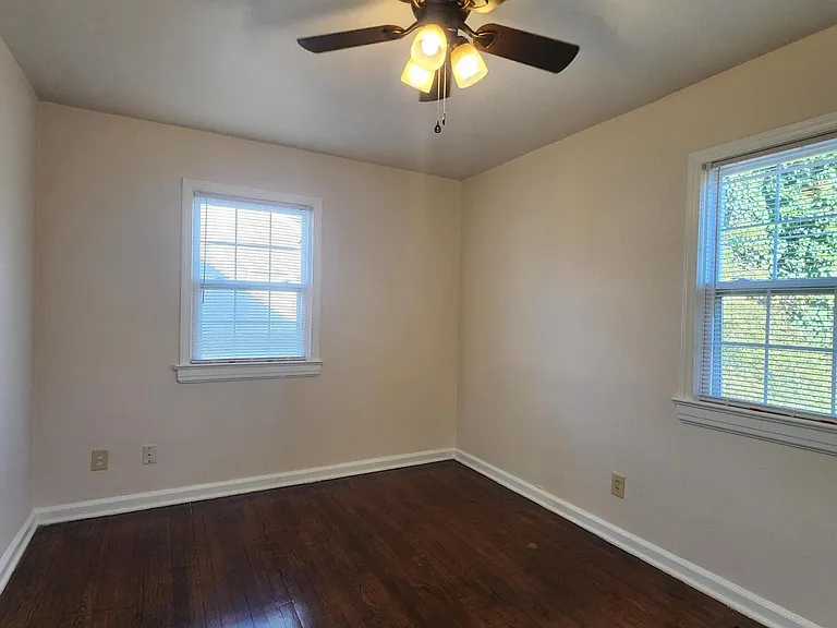 705 Queen Ave NW — Photo 7