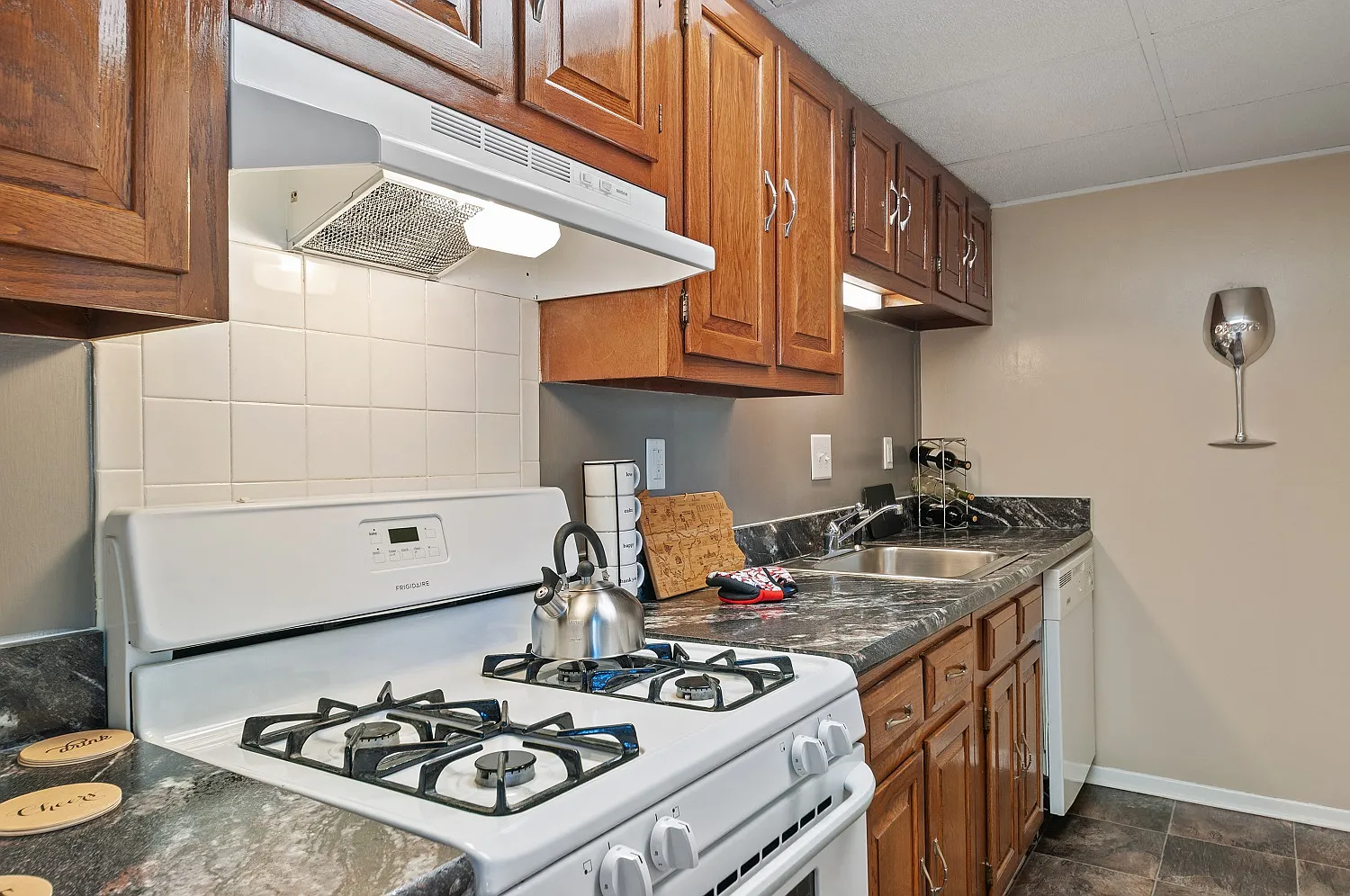 Oxford Manor Apartments and Townhomes — Photo 4