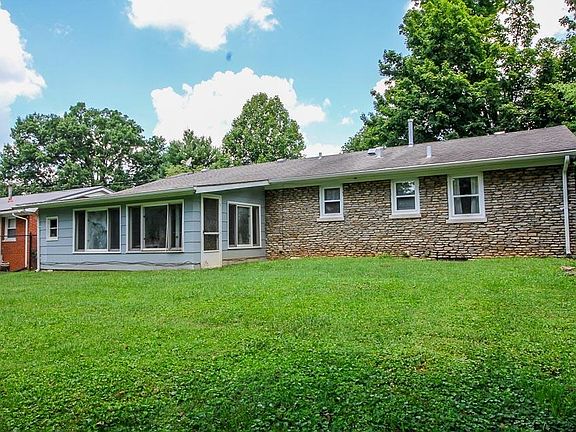 5th image of 709 Hilltop Dr