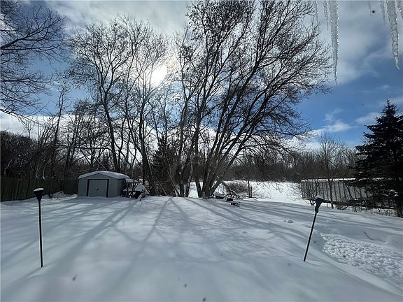 5th image of 17056 Ridge Rd