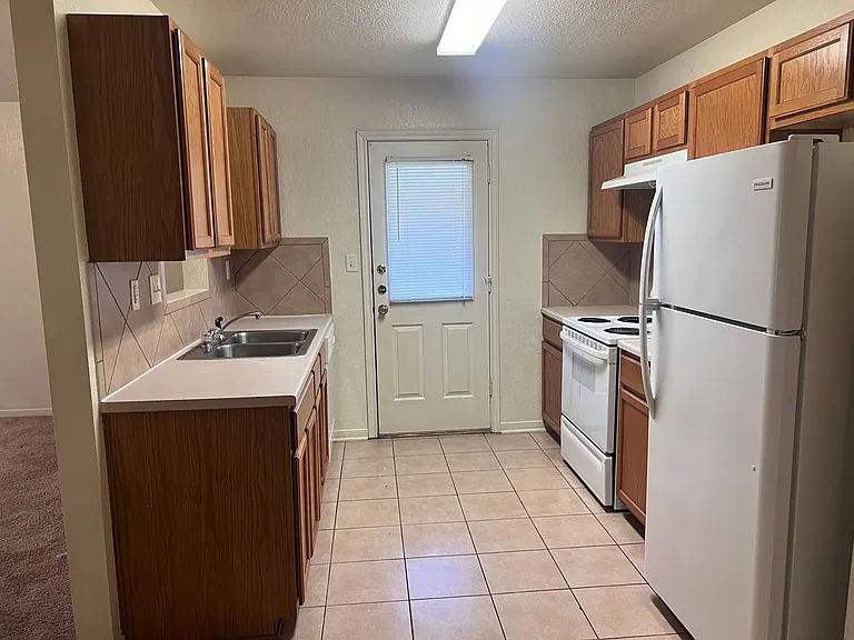 4505 John David Dr — Photo 4