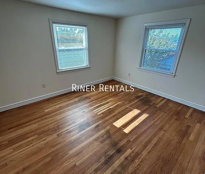 282 E Grattan St — Photo 13