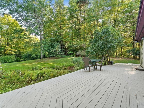 4th image of 291 Birchwood Drive