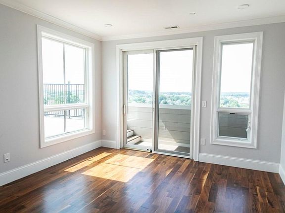 4th image of 87 Medford St Penthouse 1
