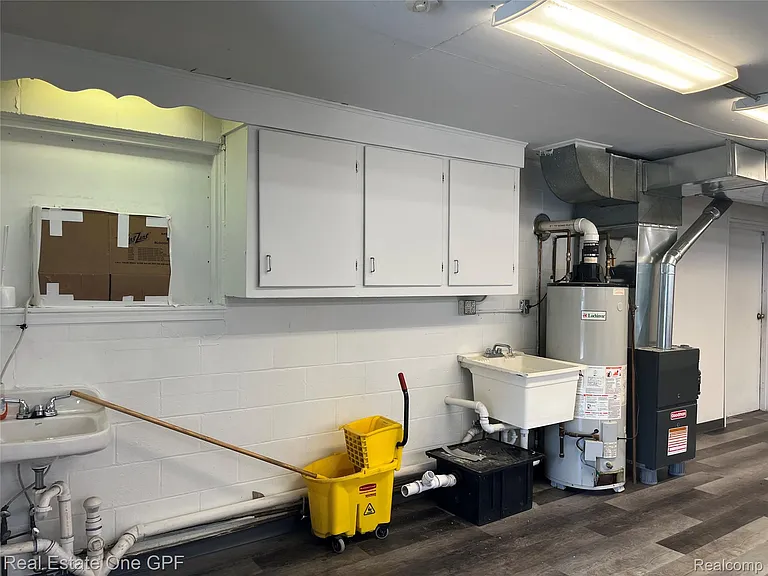 8216 Lakeshore Rd #1 — Photo 11