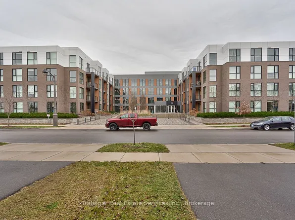 210 Sabina Dr #107, Oakville, ON L6H 0W6