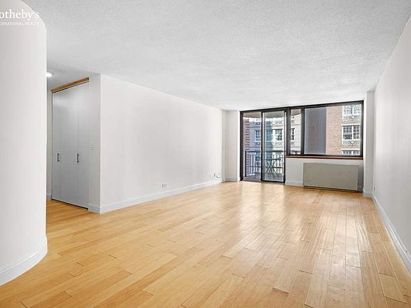 3rd image of 224 E 52nd St APT 4