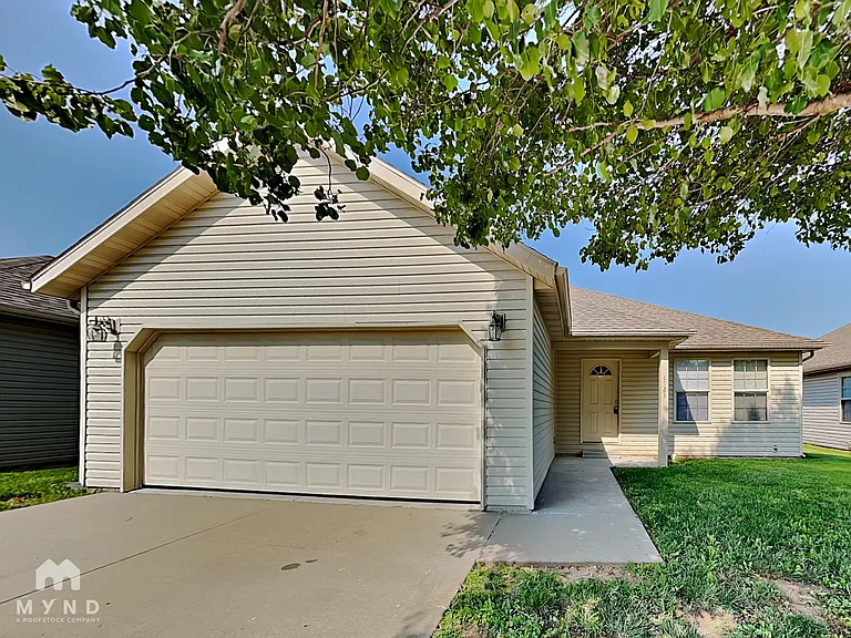 1123 S Brown Ave — Photo 1