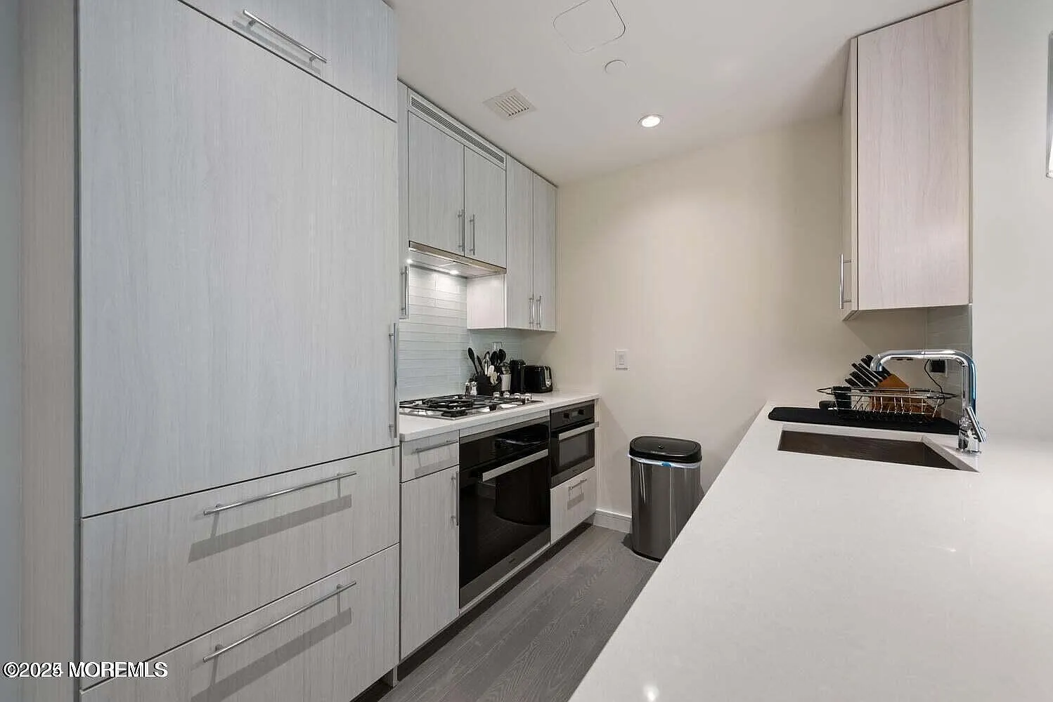 15 Morris Ave — Photo 4