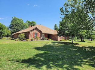 831 Oaklawn Dr, Tuttle, OK 73089